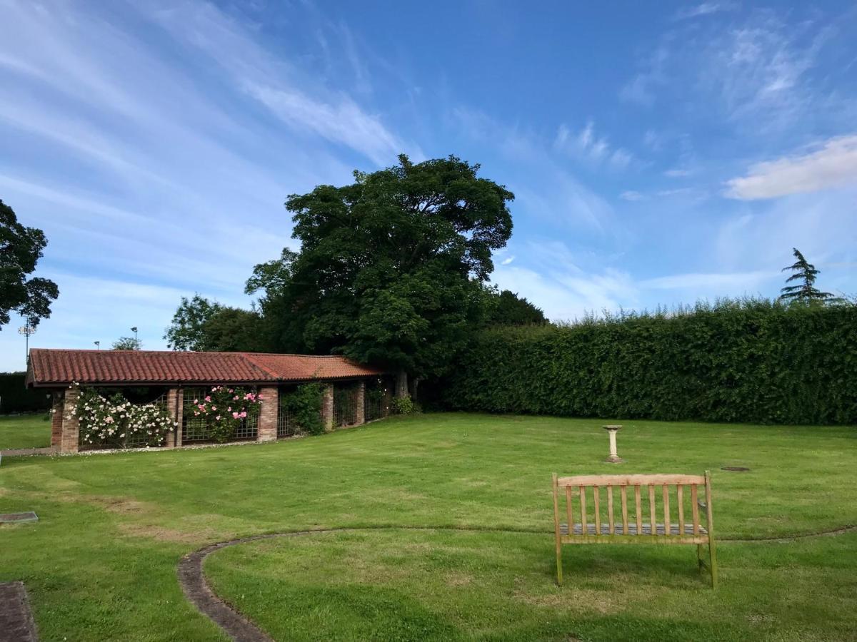 Charming Hen Cottage Countryside Retreat Lincoln Newball Eksteriør billede
