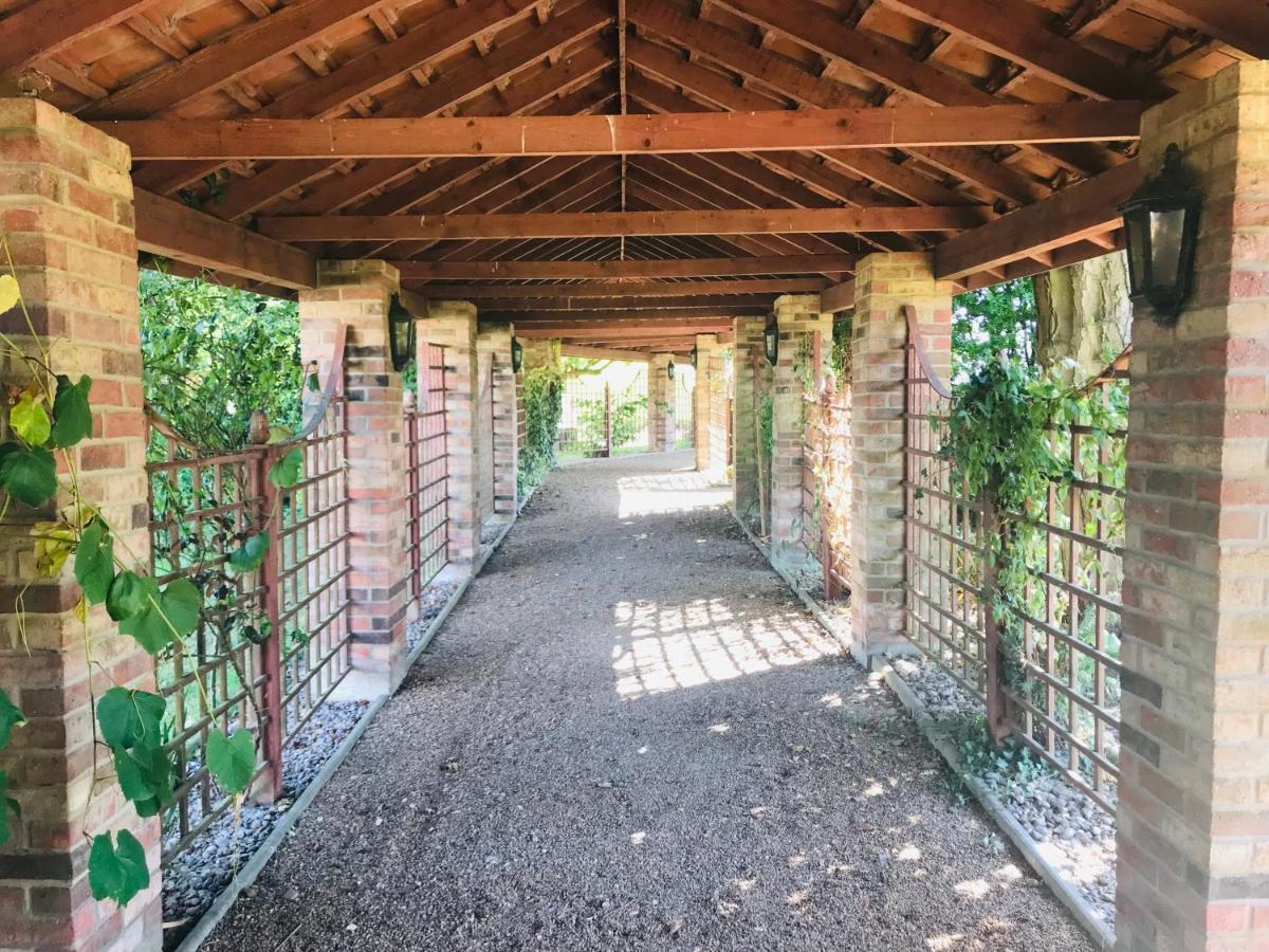Charming Hen Cottage Countryside Retreat Lincoln Newball Eksteriør billede
