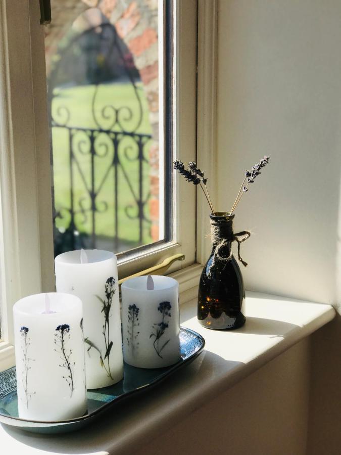 Charming Hen Cottage Countryside Retreat Lincoln Newball Eksteriør billede