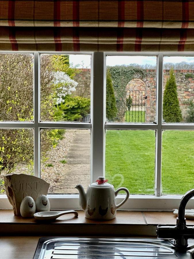 Charming Hen Cottage Countryside Retreat Lincoln Newball Eksteriør billede